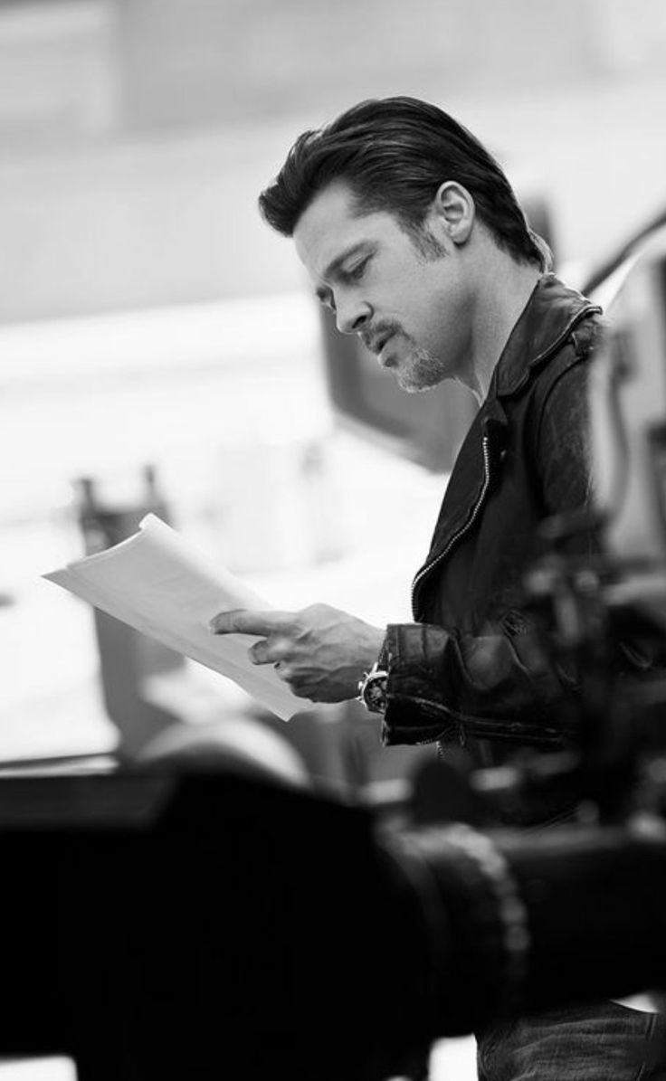 Bradley Pitt between scenes