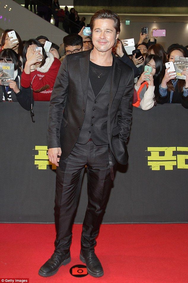 Bradley Pitt greeting fans at the Fury premiere in Seoul